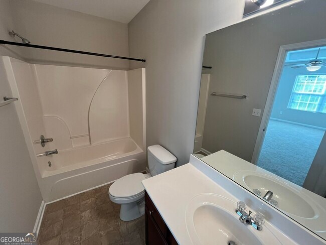 Building Photo - 5041 Lower Elm St