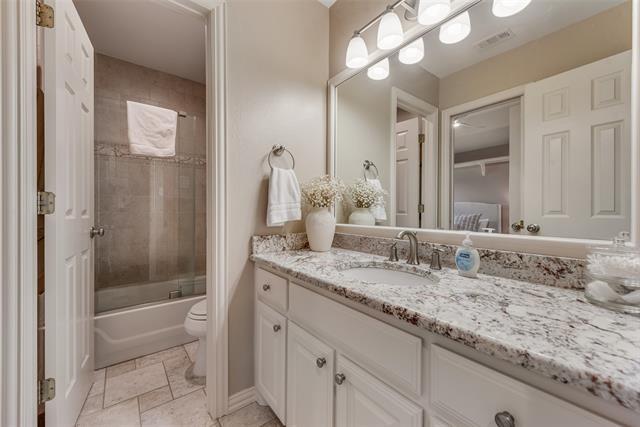 Building Photo - 704 Kleberg Ct