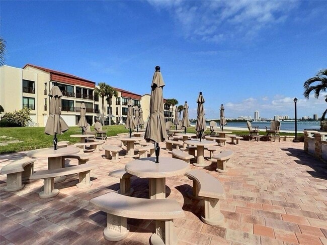 Building Photo - 865 S Gulfview Blvd