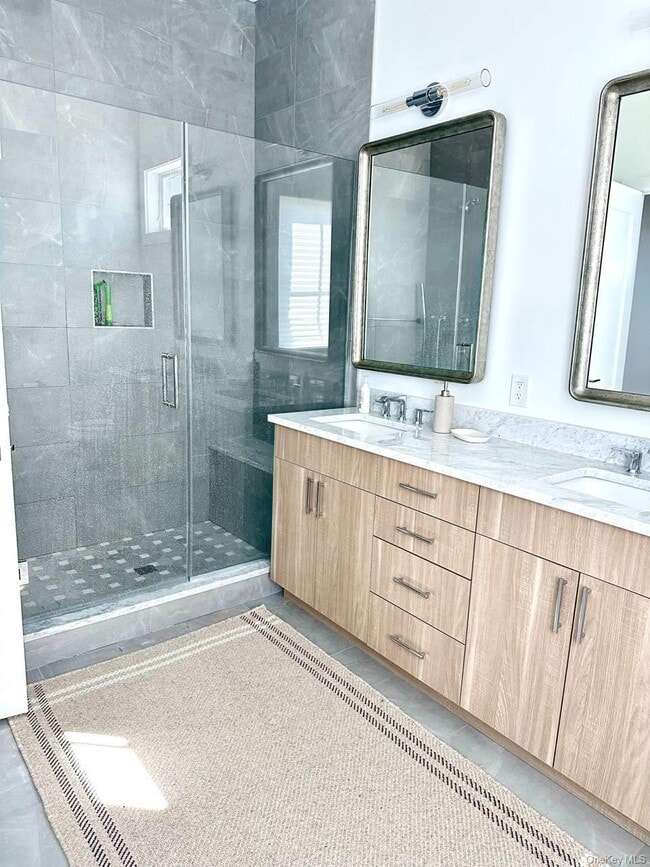 Building Photo - 14 Happy Ln