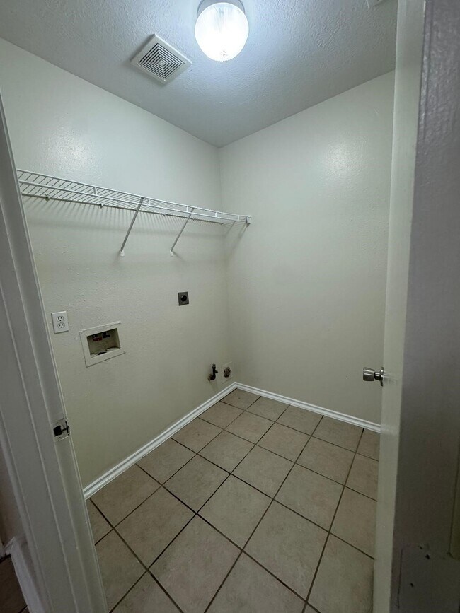 Building Photo - 4714 Garden Meadow Dr