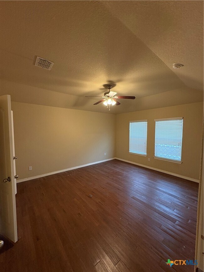 Building Photo - 374 Posey Pass