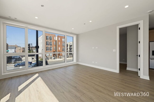 Building Photo - 2354 W Polk St