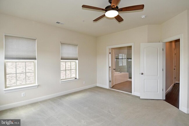 Building Photo - 810 Fair Winds Way