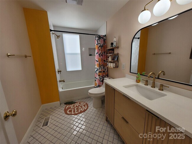 Building Photo - 718 Wood St