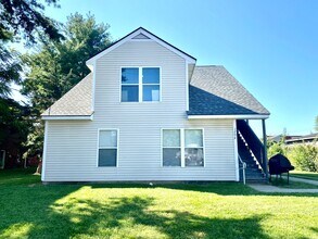 Building Photo - 1704 Rowan St