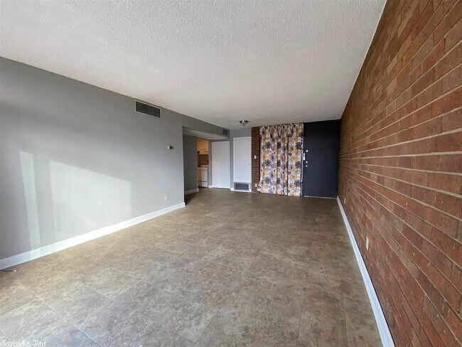 Building Photo - 4501 Hickory Ave