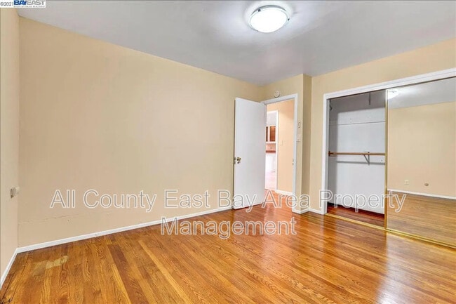 Building Photo - 1740 Ganges Ave