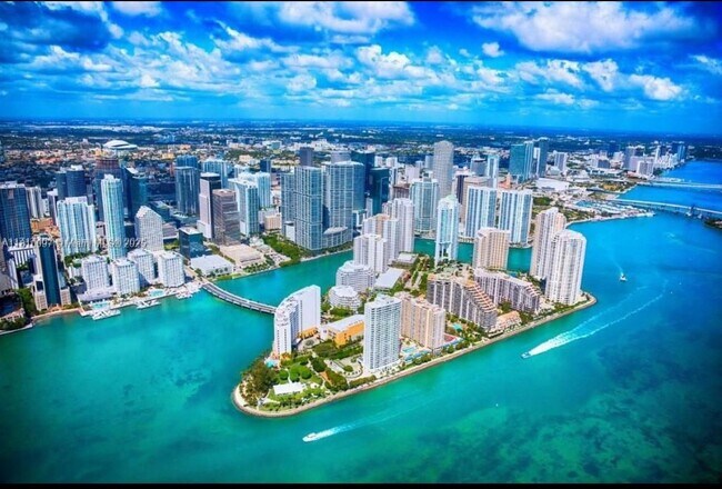 Building Photo - 520 Brickell Key Dr