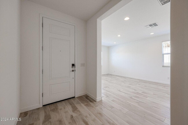 Building Photo - 7682 W Jackrabbit Ln