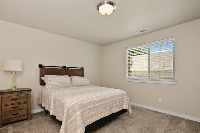 Building Photo - 1824 E Ringneck St