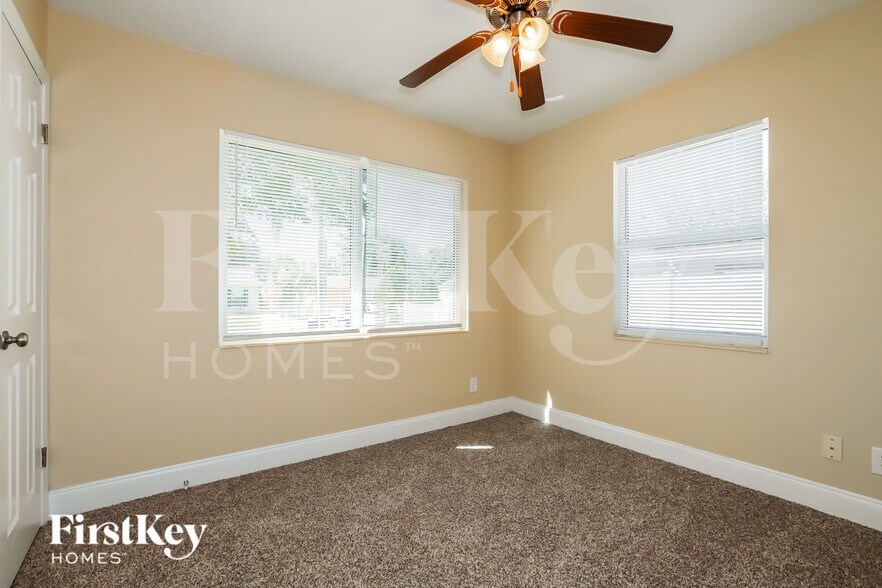 Building Photo - 2107 W Herman St