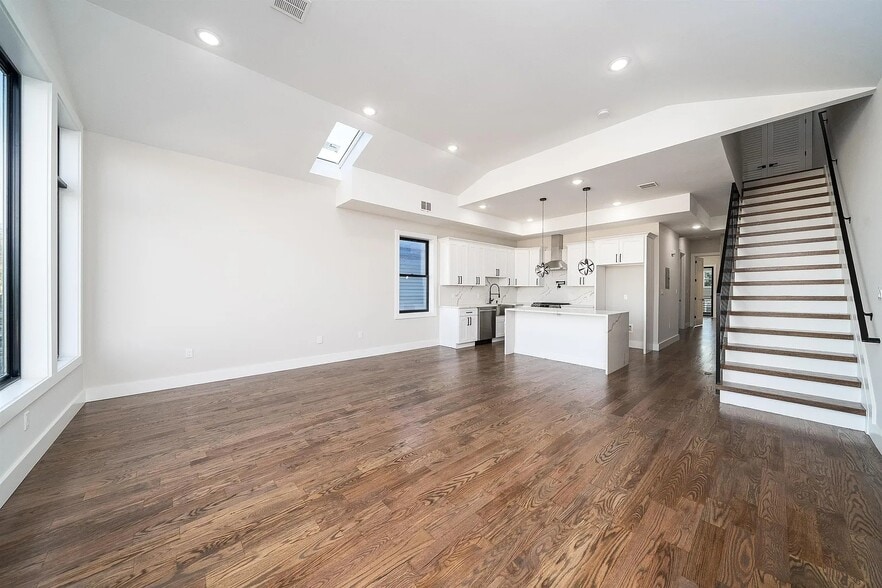Living Room - Empty - 99 Hague St