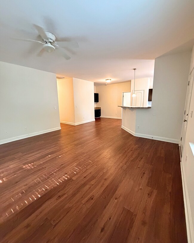 Building Photo - 4908 Maple Ave