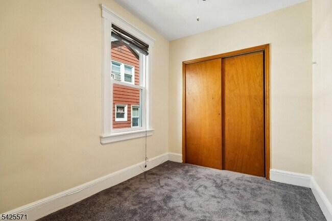 Building Photo - 7 Beekman St