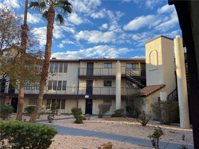 Building Photo - 2080 Karen Ave