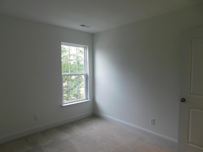 Building Photo - 7037 Leire Ln