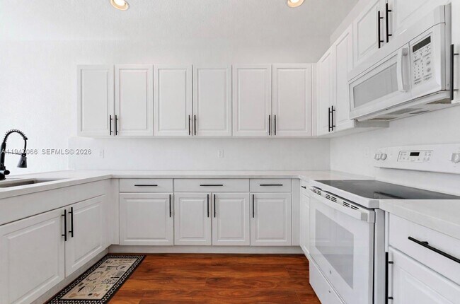 Building Photo - 836 SW 154th Path