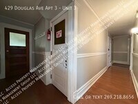 Building Photo - 429 Douglas Ave