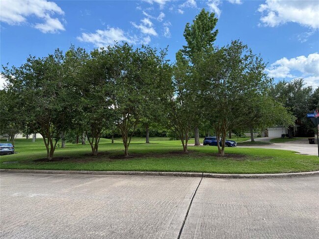 Building Photo - 10623 Saratoga Square