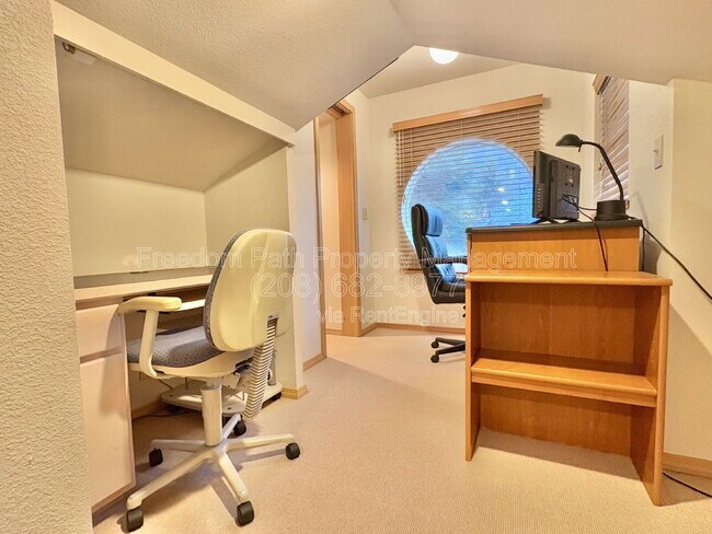 Building Photo - 5637 W Racquet Rd