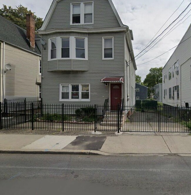 Building Photo - 138 Stuyvesant Ave