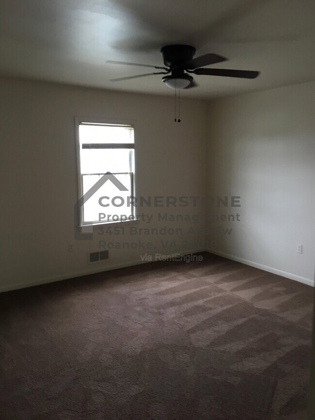 Building Photo - 6500 Carefree Ln