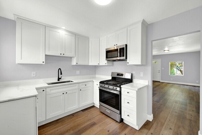 Building Photo - Great 2 Bed 1 Bath House in Vallejo -- AVA...