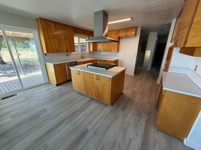 Building Photo - 27840 7 Mile Ln