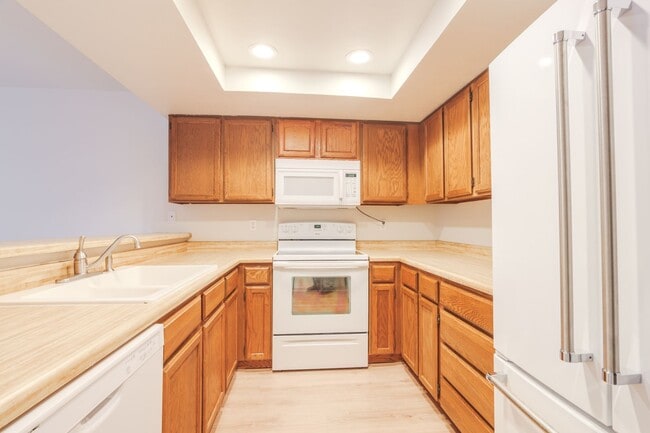 Building Photo - Spacious 3bd/2.5ba Smoketree Condo in Federal Way!