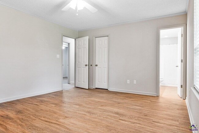 Building Photo - 106 N Hiley Ct