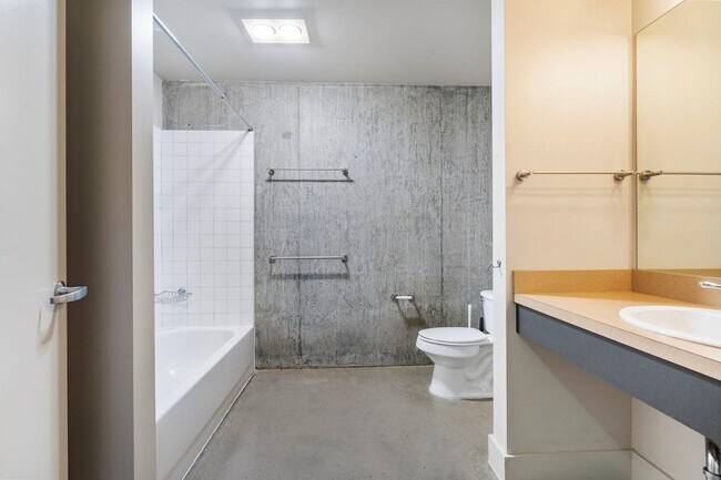 Building Photo - Old Town Lofts - South Facing Studio w/par...