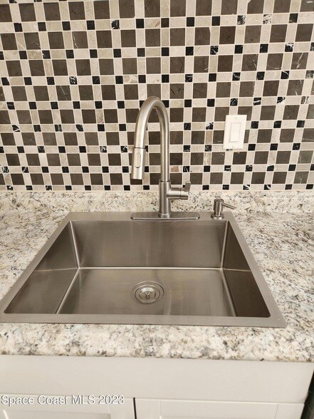 Building Photo - 1225 N Wickham Rd