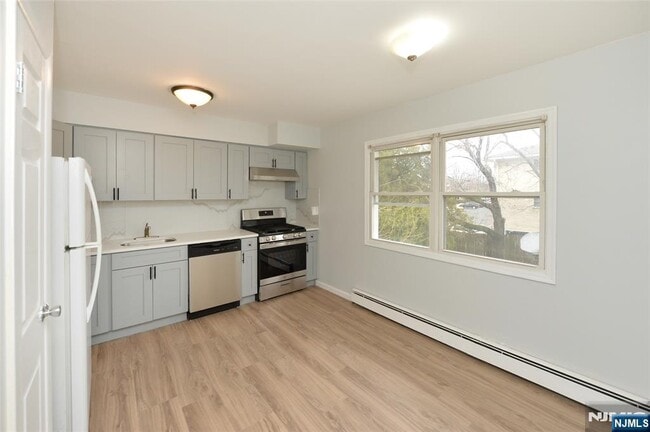 Building Photo - 421 Leonhardt Dr