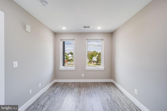 Building Photo - 1617 Rhode Island Ave NE