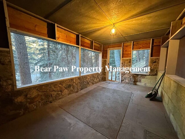 Building Photo - Rustic Stone Home on Witter Gulch!!