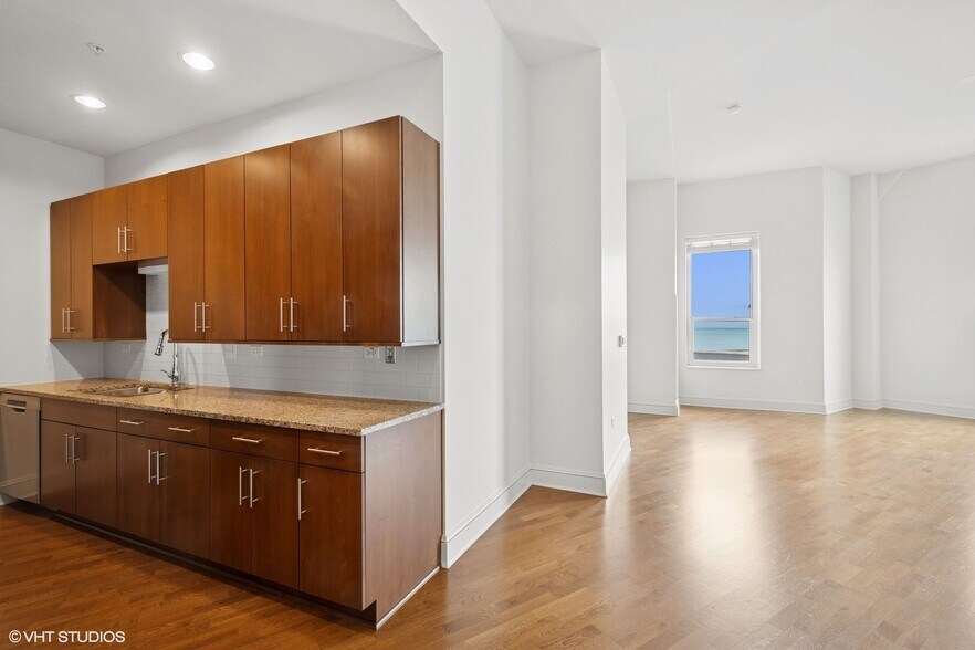 Building Photo - 850 N Lake Shore Dr