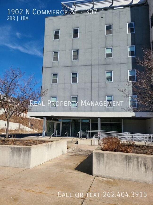 Building Photo - 1902 N Commerce St