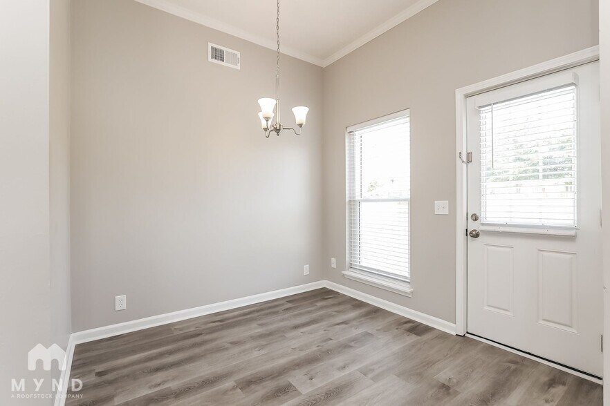 Building Photo - 4917 Hickory Woods E
