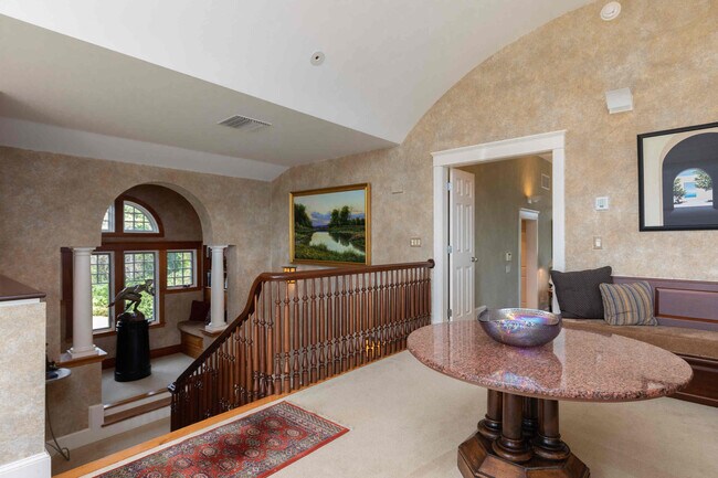 Building Photo - 32 Lock Ln