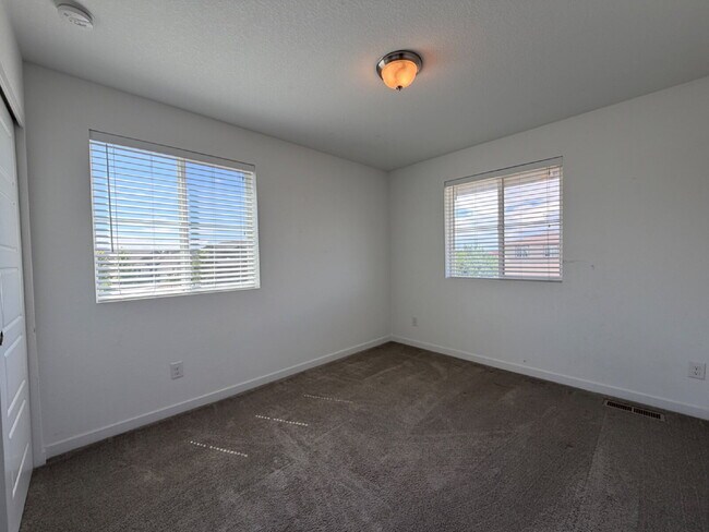 Building Photo - Georgous Three Bedroom Home in Reunion with Private Office, Loft & Chef’s Kitchen!