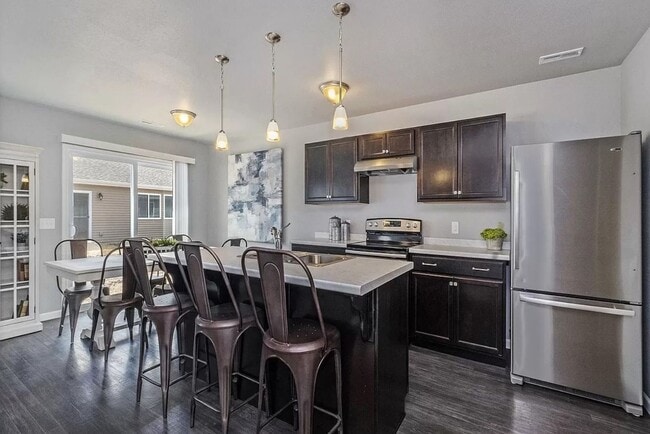 Building Photo - Wonderful Newer Condo for Lease