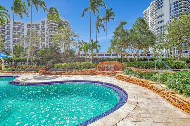 Building Photo - 3500 Mystic Pointe Dr