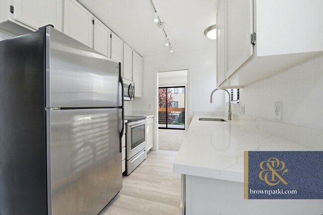 Building Photo - 916 Beach Park Blvd