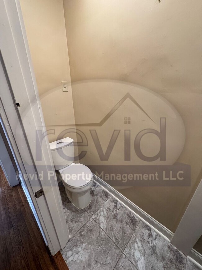 Building Photo - MALLORY 255