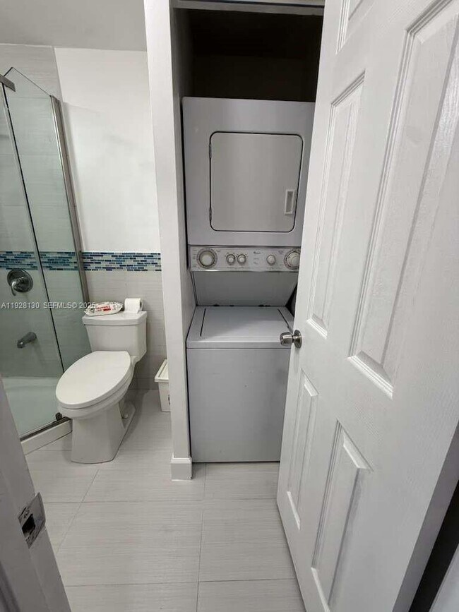 Building Photo - 2225 NE 123rd St