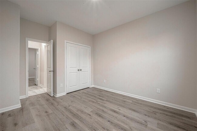 Building Photo - 2527 S Washington Ave