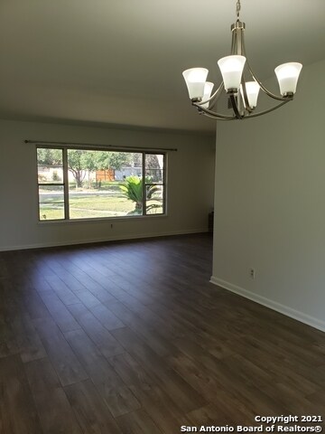 Building Photo - 600 Antler Dr