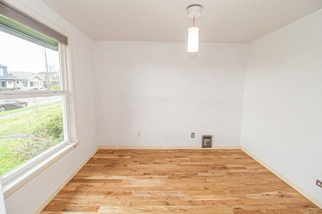 Building Photo - 1421 Grand Ave