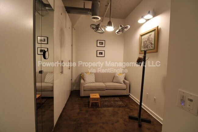 Building Photo - 172 Haynes St SW